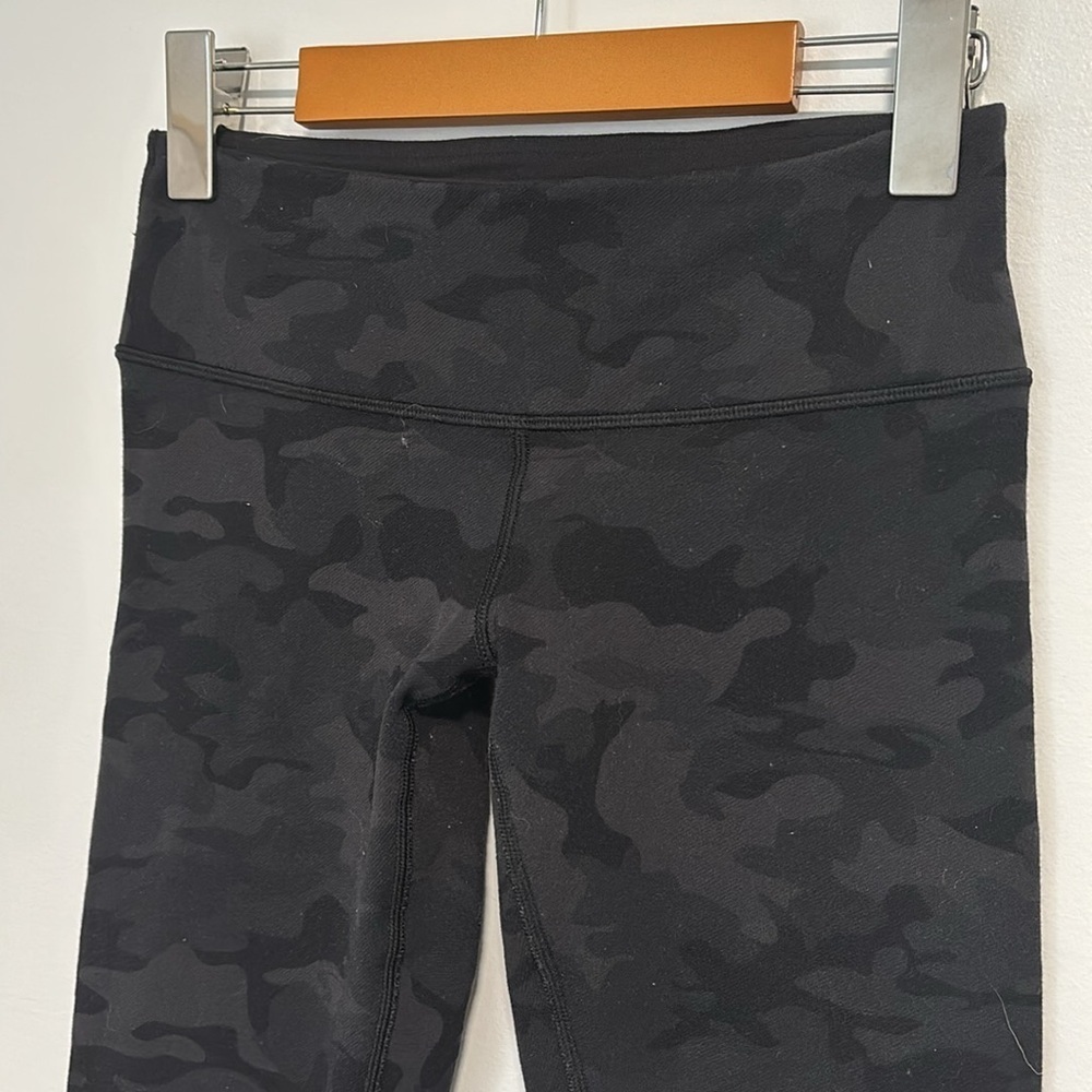 Lululemon Size 4 Wunder Under Crop - Picture 3 of 7